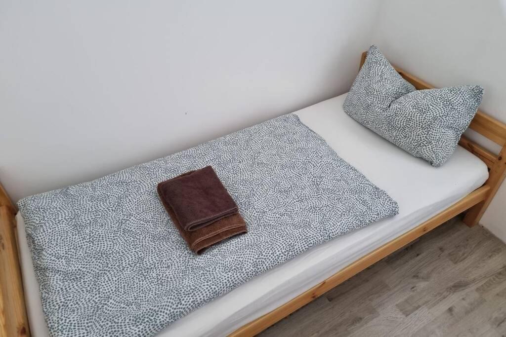 Ferienwohnung/Monteurwohnung Alte Garage Ahnatal Esterno foto